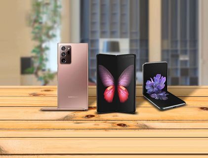 Abbildung von drei modernen Smartphones